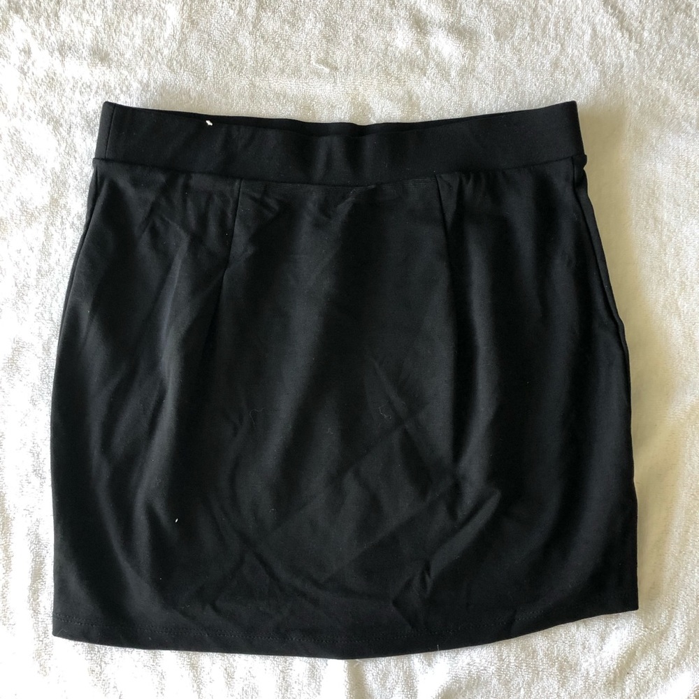 Super stretchy black fitted mini skirt